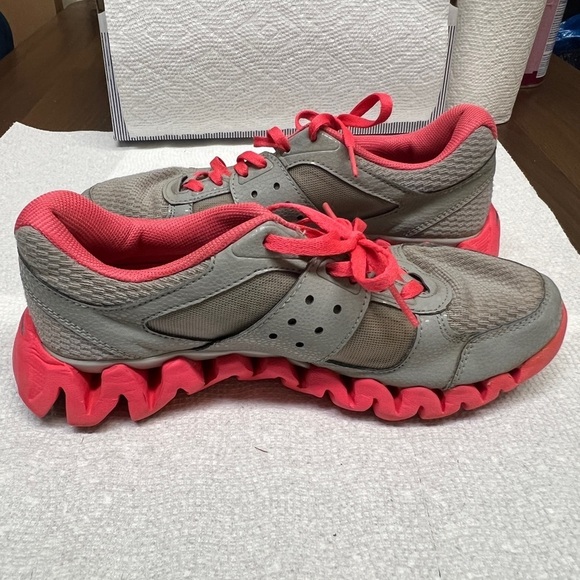 Womens sz US 8 REEBOK Zigtech Shark 3D Fuse Frame Running Shoes - Picture 8 of 11